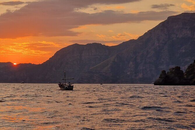 2 Hours Sunset Cruise of Positano - Music, romance, and keeping the tone calm