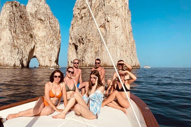 7 Hours Private Boat Experience on Capri from Positano - Island of Capri: Restaurant Time and a Less-Stressed Feel