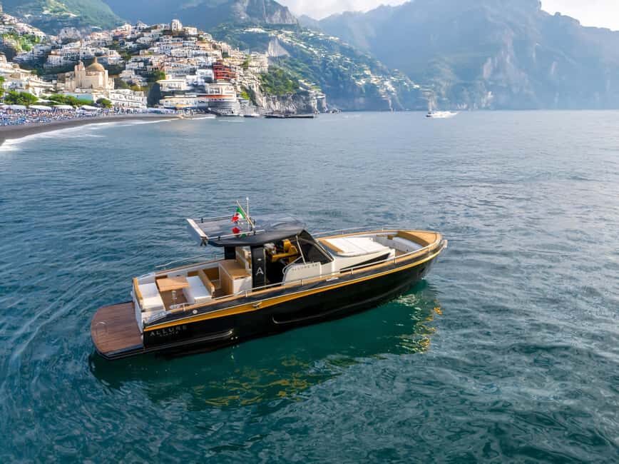 Amalfi Coast: Romantic Sunset Cruise with Music & Cocktails - Sunset sightseeing: how the light changes the Amalfi Coast views