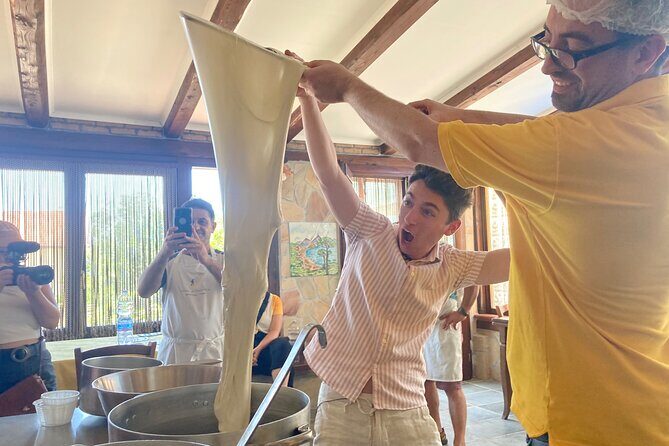 Amalfi: pasta fresca, mozzarella e tiramisù - Entering a Panoramic Pianillo Farm: What This Cooking Class Really Feels Like