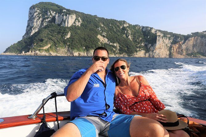Capri Boat tour from Positano with Light Lunch, Drinks & Swim - Drinks, snacks, and Caprese lunch: the included meal plan actually delivers