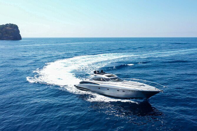 Capri: discover the beauties of the island aboard a Luxury Boat - Sailing Near Li Galli: A Calm Start Before the Capri Icons