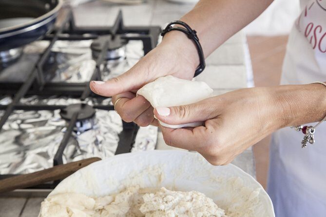Cesarine: Small group Pizza and Tiramisu Class in Positano - Pizza and Tiramisu in a Positano Home: The Cesarine vibe