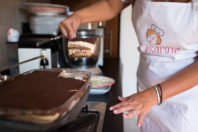 Cesarine: Small group Pizza and Tiramisu Class in Positano - Your pizza lesson: Neapolitan technique you can repeat