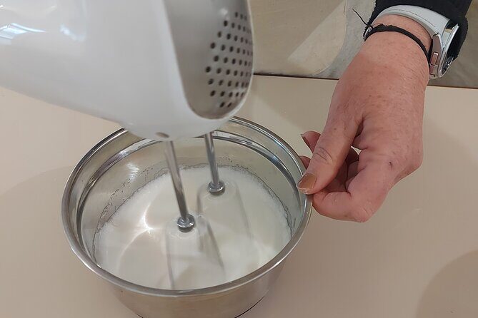 Cooking class with Pasta, mozzarella and Tiramisu with wine - Group Size and the Hands-On Balance