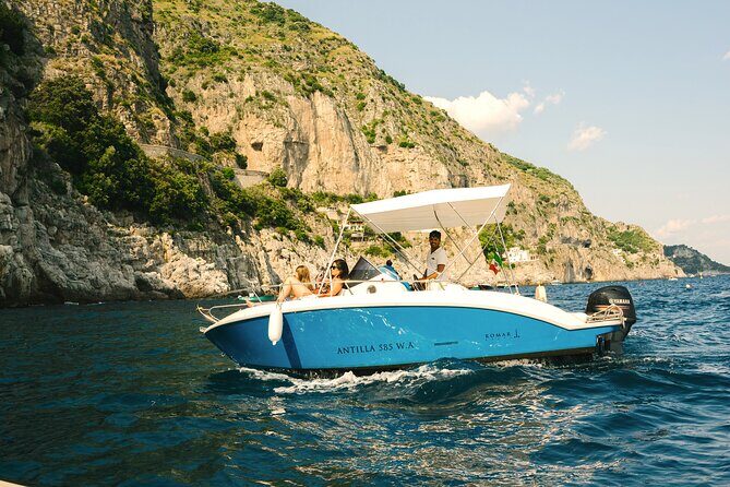 From Positano or Praiano: 2H Private Amalfi Coast speed tour - Stop 1: Positano main pier for that pyramid view from the sea