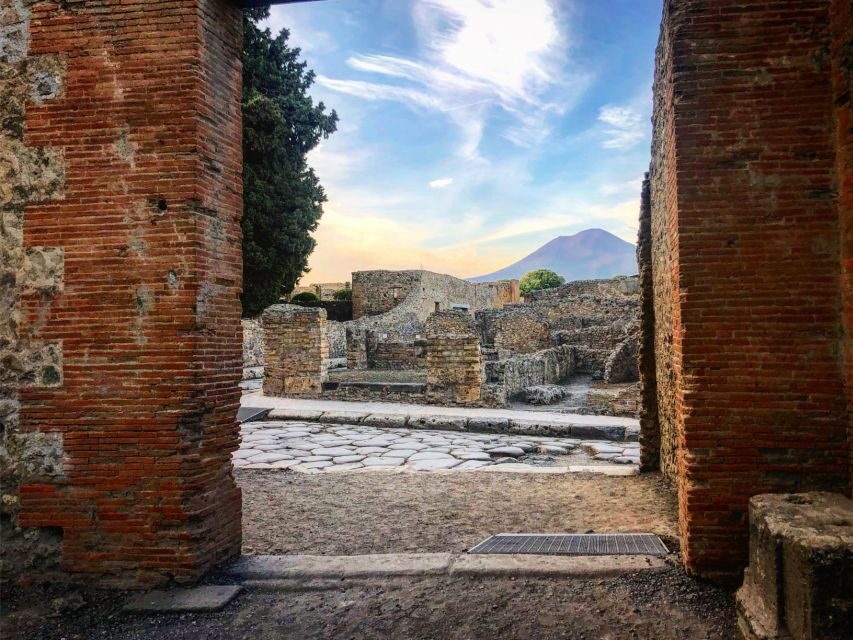 From Positano: Pompeii Guided Tour with Skip the Line - Your guide turns ruins into daily life (Sasa and Francisco are a big reason)