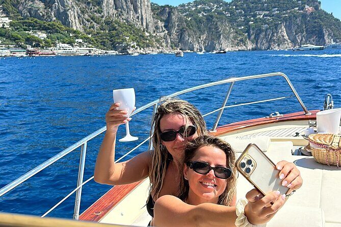 Full-day Exclusive Private boat tour on the Amalfi coast - Onboard drinks and snacks: what’s included and why it helps