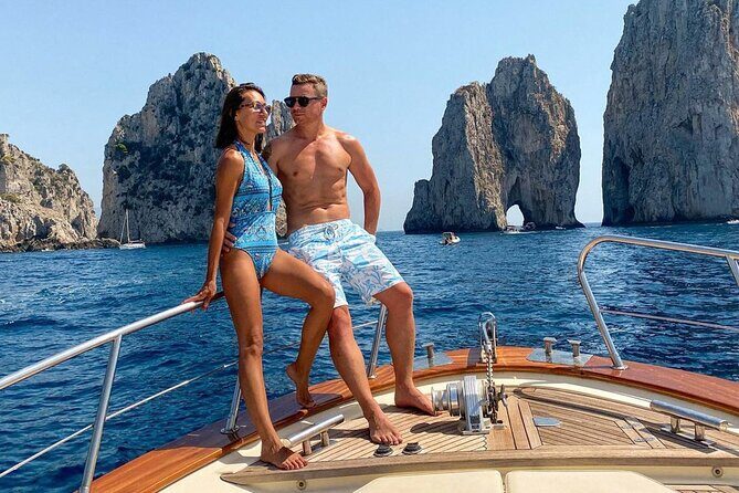 Half day to discover the fascinating island of Capri - What’s on board: comfort, snacks, and little luxuries