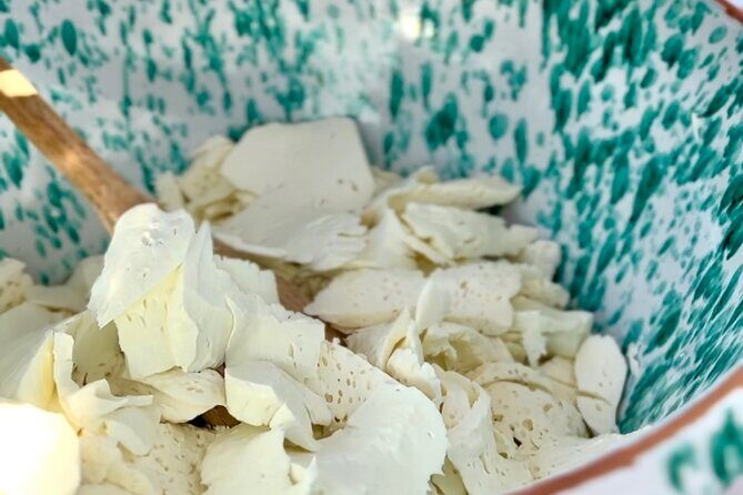 Mozzarella class & more in Sorrento - The cheese-making class: caciottina, treccia, and caciocavallo