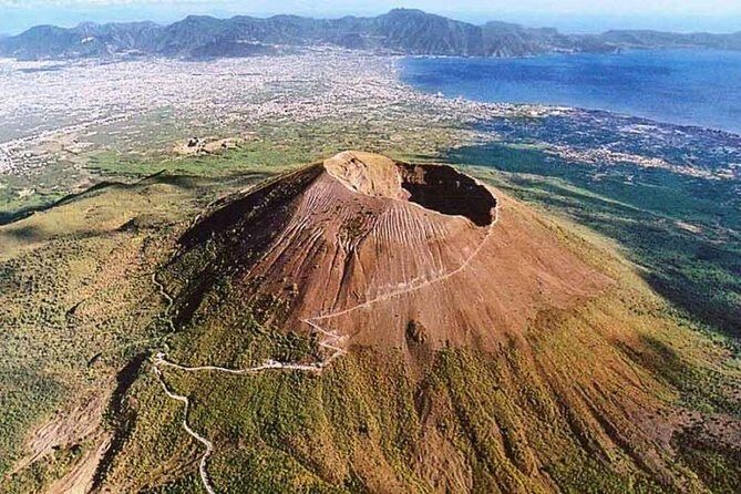 Pompeii & Vesuvius with Lunch & Wine Tasting from Positano - Who this tour suits best (and who should be cautious)