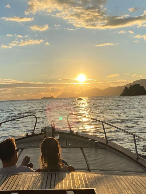Positano: Amalfi Coast Sunset Group Boat Tour with Prosecco - Departing Positano’s Spiaggia Grande: The Start Feels Easy