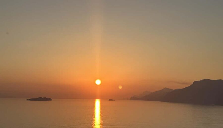 Positano: Amalfi Coast Sunset Group Boat Tour with Prosecco - Fiordo di Furore: The Photo Stop That Changes the Whole Mood