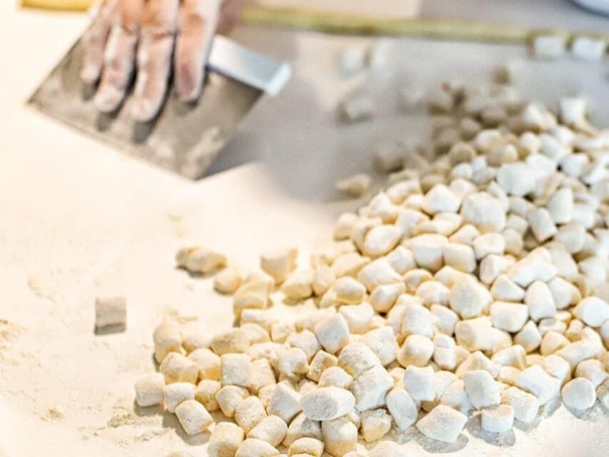 Positano: Small Group Cooking Class with Prosecco & Dessert - Small group up to 10: why the class feels personal