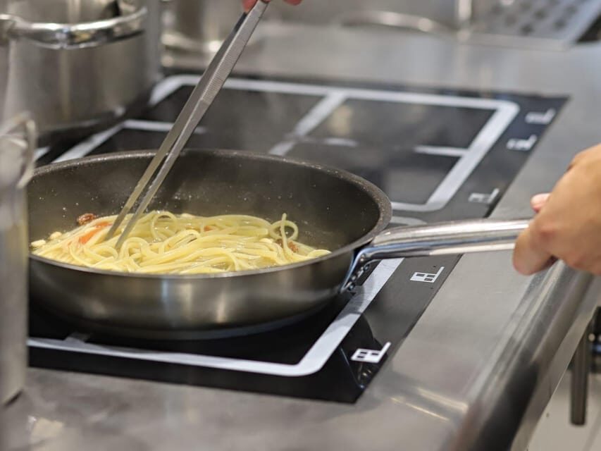Positano: Small Group Cooking Class with Prosecco & Dessert - Dietary needs and the class limits (what to plan for)