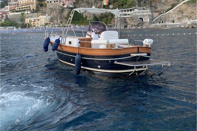 Private Boat Tour from Positano to the Amalfi Coast with Drinks - Conca dei Marini: lunch in a local restaurant without turning the day into a chore