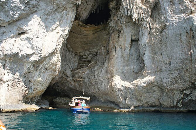 PRIVATE CAPRI ISLAND & BLUE GROTTO Full Day boat tour. - Who this tour suits best in Capri season