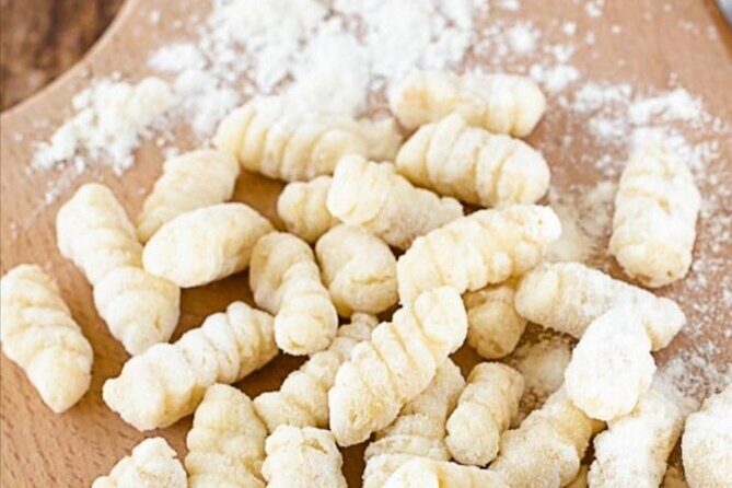Small-Group Cooking Class in Positano: Gnocchi, Tiramisù & Drinks - The meal pattern: bruschette, caprese, meatballs, and a daily surprise