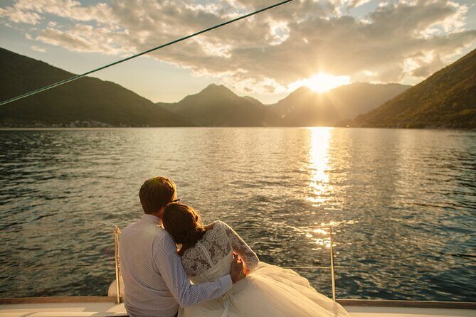 Sunset cruise on Amalfi Coast - The boat setup: comfort, WC, Wi-Fi, and why it matters for 2 hours